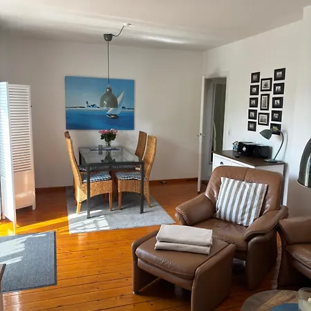 Hafenhaeuschen * Timmendorfer Strand